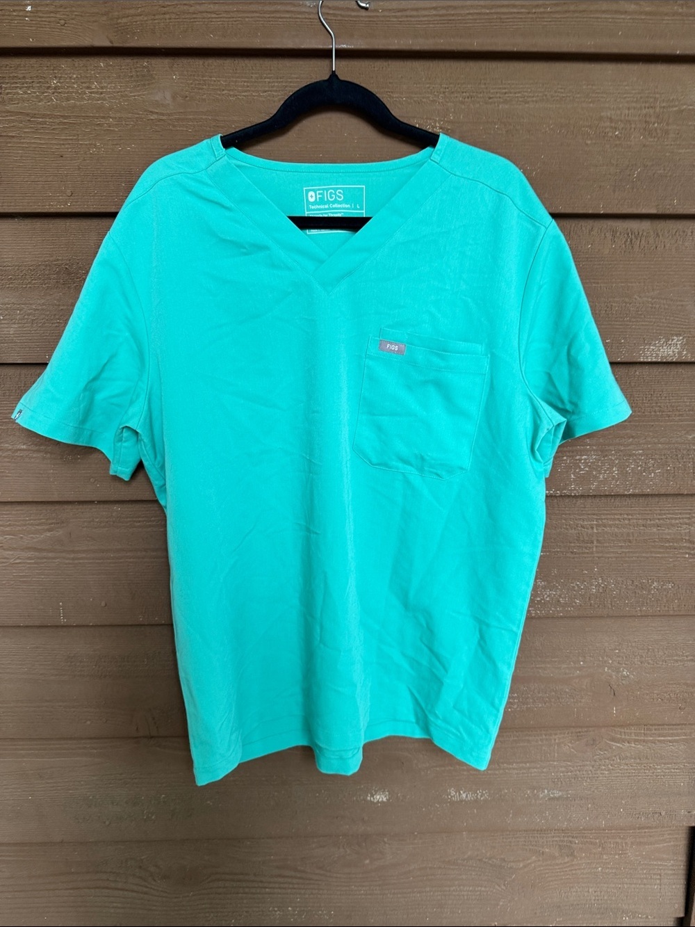Figs Men’s Short-Sleeve V-Neck Pocket Shirt in Turquoise